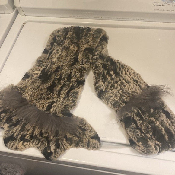 NWOT BELLE FARE pull-through fur scarf - Picture 3 of 6